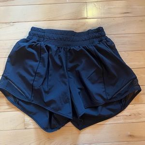 Lululemon size 0 Hotty Hot black shorts